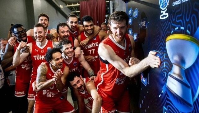 其队的进攻, 希腊队的多, 罚球 其队的进攻, 希腊队的多, 罚球