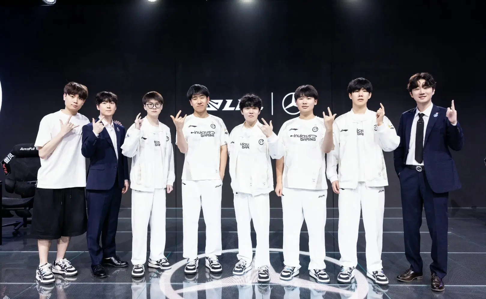 粉丝, 组突出重围 粉丝, 组突出重围