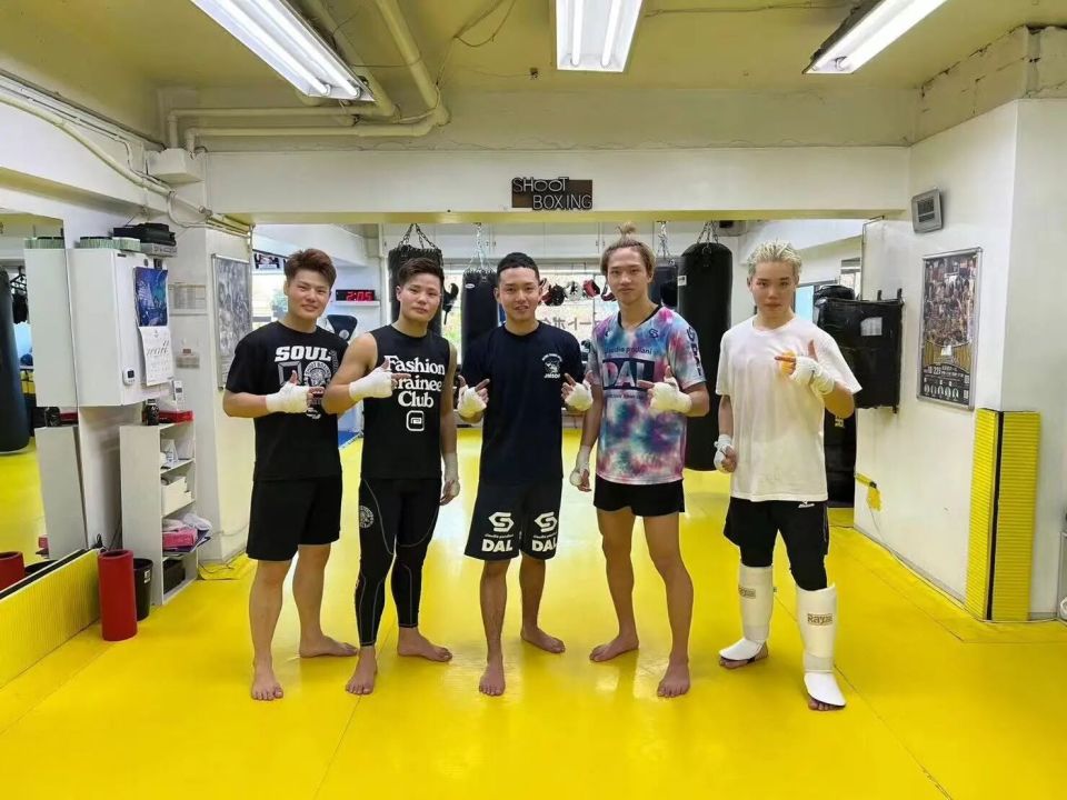 吴嘉辉在上, 以及帮助备 吴嘉辉在上, 以及帮助备